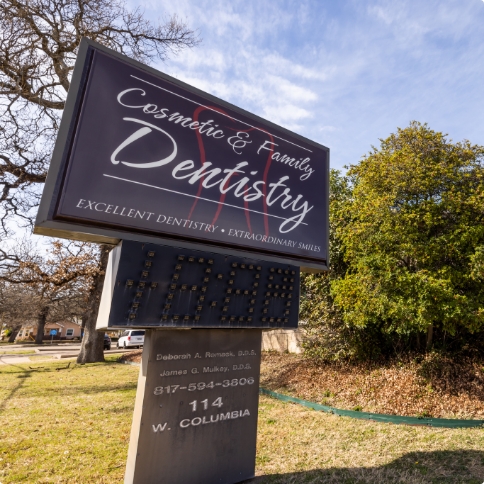 Sign outside of Cosmetic & Family Dentistry of Weatherford building