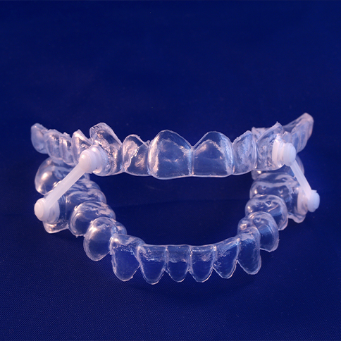 Clear oral appliance for sleep apnea treatment